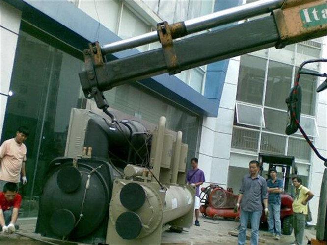 七星关区随车吊和汽车吊的核心区别是什么？哪种更省钱？