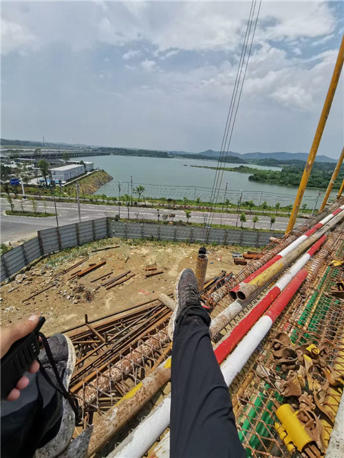 七星关区作业中发生设备损坏或人员意外，责任怎么划分？